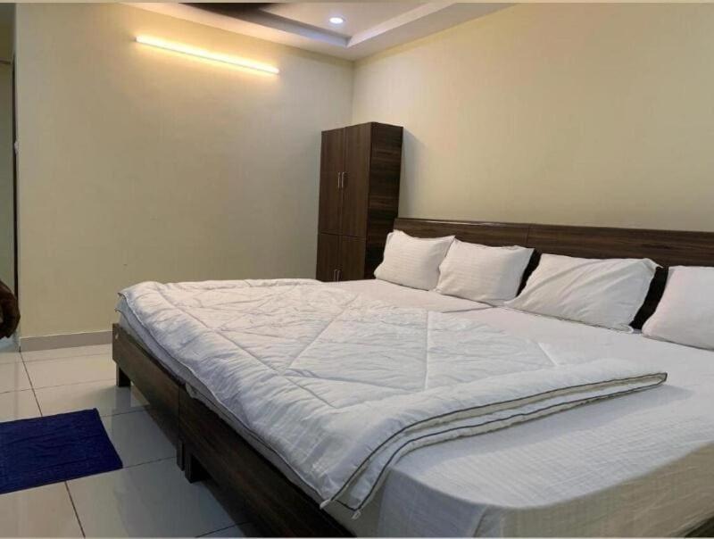 Oyo Flagship 80855 Hotel R Grand Vijayawāda Εξωτερικό φωτογραφία