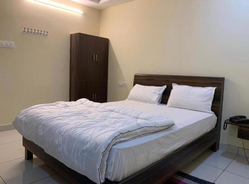 Oyo Flagship 80855 Hotel R Grand Vijayawāda Εξωτερικό φωτογραφία