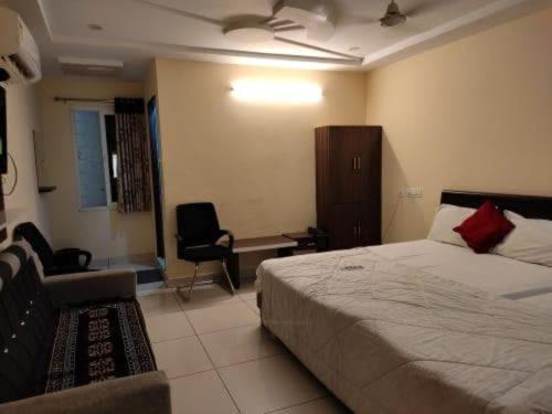 Oyo Flagship 80855 Hotel R Grand Vijayawāda Εξωτερικό φωτογραφία